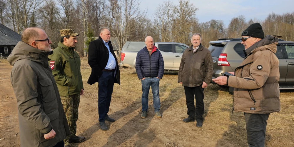 Aizsardzības ministrs Andris Sprūds un Zemessardzes 3. Latgales brigādes komandieris pulkvežleitnants Pēteris Suveizda apmeklēja Krāslavas novadu (foto: Aizsardzības ministrija)