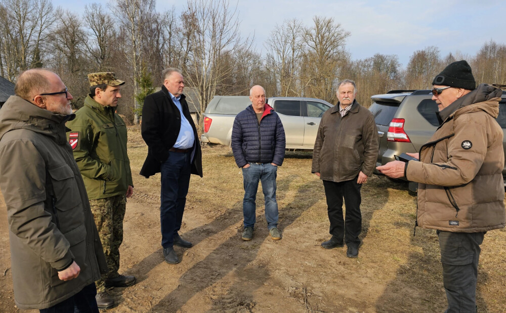 Sprūds apmeklē drona nokrišanas vietu Krāslavas novadā un atzīst skarbo realitāti