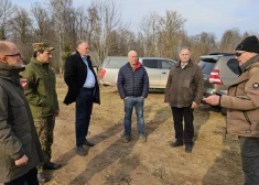 Sprūds apmeklē drona nokrišanas vietu Krāslavas novadā un atzīst skarbo realitāti