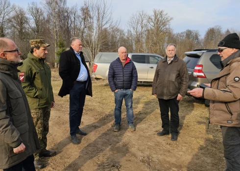 Aizsardzības ministrs Andris Sprūds un Zemessardzes 3. Latgales brigādes komandieris pulkvežleitnants Pēteris Suveizda apmeklēja Krāslavas novadu (foto: Aizsardzības ministrija)
