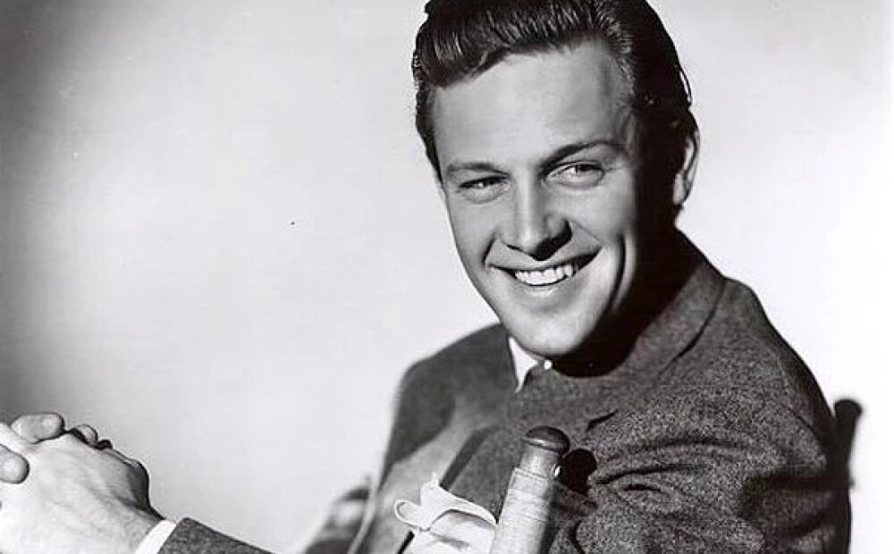 Holivudas aktiera dzīvība lēnām izdzisa, kad viņš dzērumā paslīdēja uz paklāja. Tas noveda pie šausminošas traģēdijas