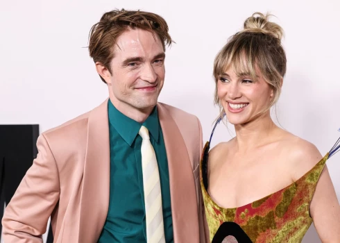 Roberts Patinsons ar dzīvesbiedri Suki Voterhausu.