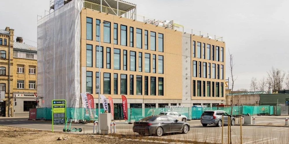 В Риге на улице Лачплеша начали новый этап строительства бизнес-центра.