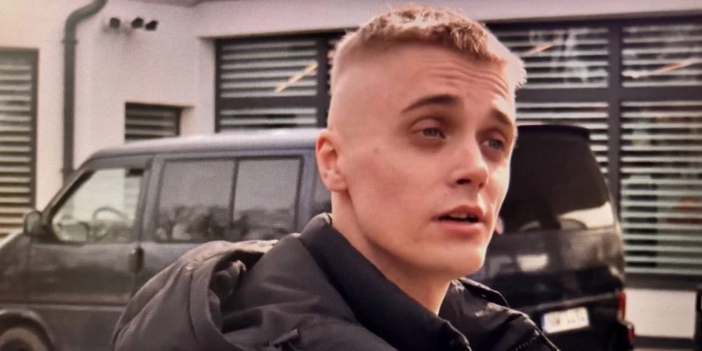 Владелец угнанного BMW в Сигулде заявил о грубом поведении полицейского.