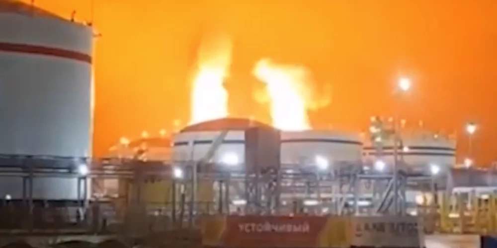 Ustjlugas osta pēc dronu triecieniem (ekrānuzņēmums no "X")