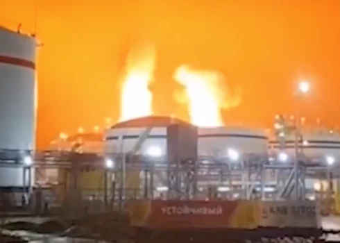 Ustjlugas osta pēc dronu triecieniem (ekrānuzņēmums no "X")