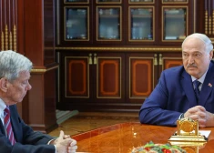 ASV atalgo Lukašenko par politieslodzīto atbrīvošanu un atceļ sankcijas vairākiem kritiski svarīgiem uzņēmumiem