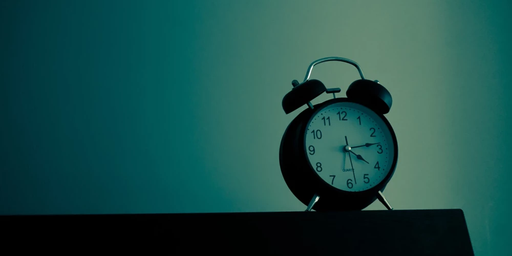 Naktī uz svētdienu, 29. martu, plkst. 3 pulksteņa rādītāji jāpagriež vienu stundu uz priekšu - turpmāk vakari būs krietni gaišāki!