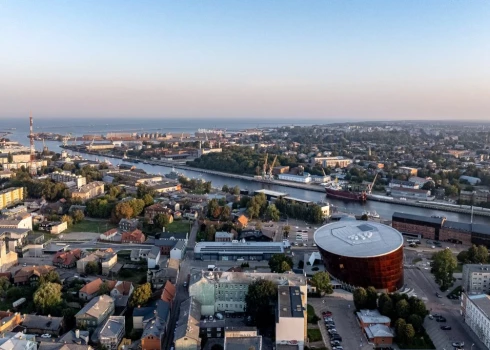 Ceturtdien, 26. martā, Liepājas domnieki nolēma pārskatīt pilsētas budžeta izdevumus un ienākumus par 15,3 miljoniem eiro.