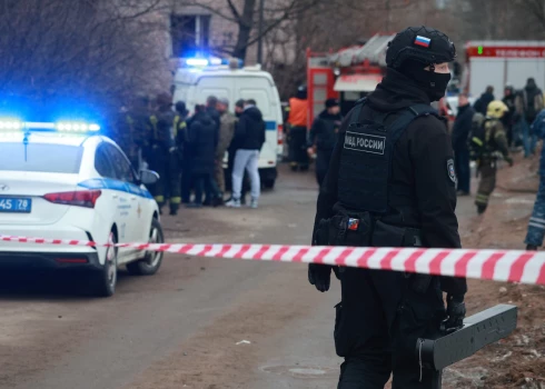 Vietējie iedzīvotāji ziņojuši par sprādzieniem.