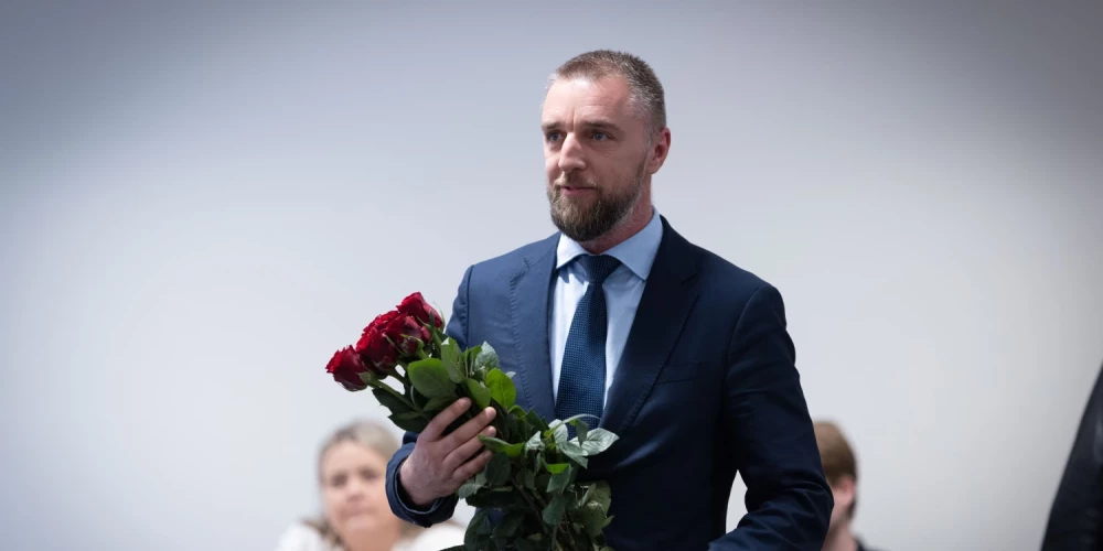 Savulaik KNAB skandālā iekļuvušaias Andrejs Urtāns kļuvis par Ropažu novada Attīstības un būvniecības departamenta direktoru.