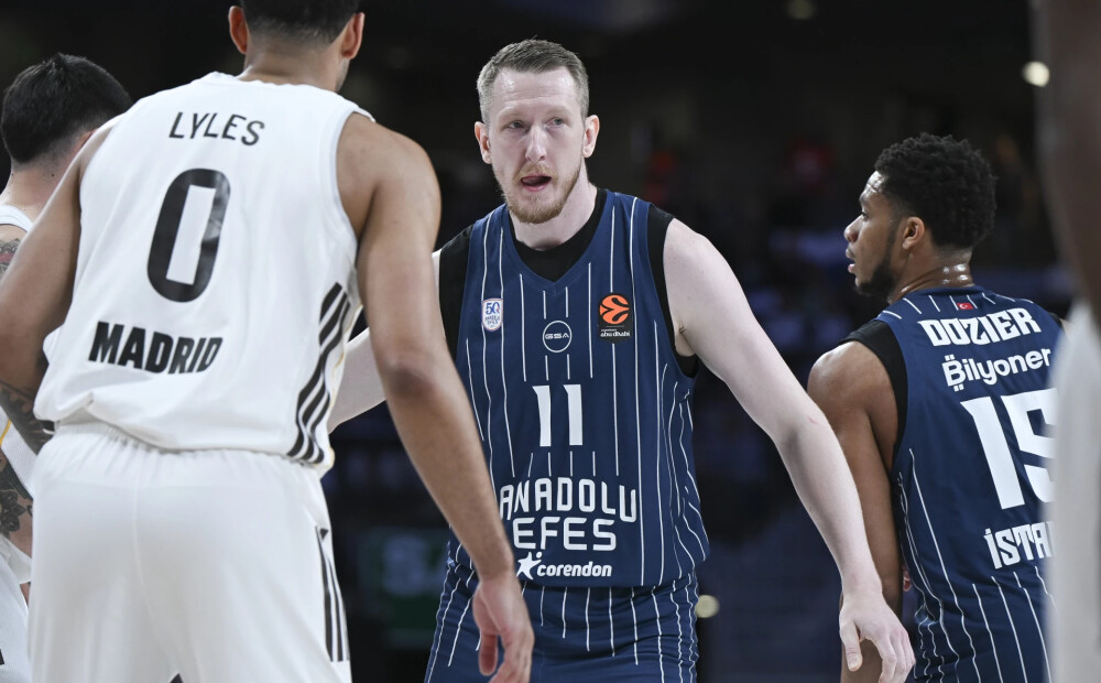 Dāvis Bertāns un Rolands Šmits mazrezultatīvi savu komandu zaudējumos Eirolīgā