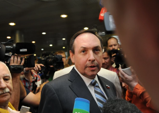 Uz laiku atceļ sankcijas: ASV pirmo reizi kopš iebrukuma Ukrainā ierodas Krievijas deputātu delegācija