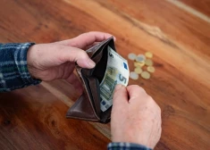 Исследование показывает, что рост стоимости жизни заставляет латвийцев все сильнее затягивать пояса