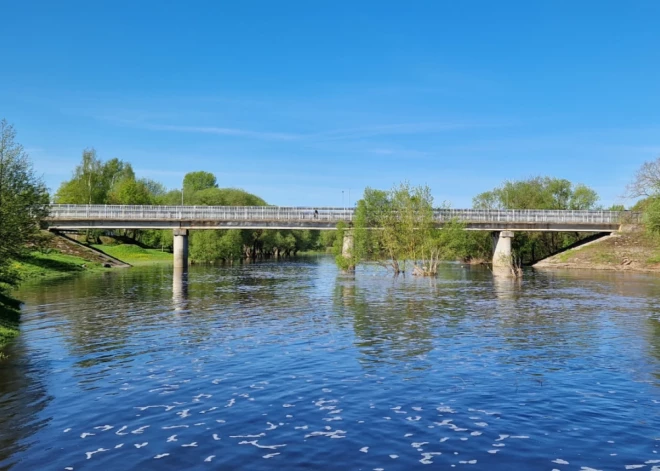 Sākušies gājēju tilta pār Dubnas upi pārbūves un pievedceliņu atjaunošanas darbi