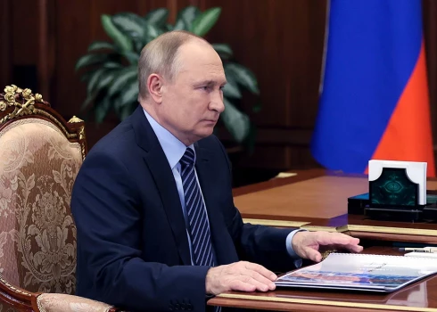 Putins ierosināja uzņēmumiem veikt "brīvprātīgas" iemaksas budžetā, lai atbalstītu kara turpināšanu.