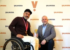 Valmieras novada pašvaldība piešķir naudas balvu parasportistam Agrim Lasmanam