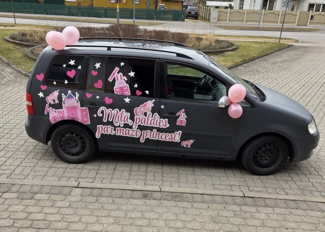 "Mīļā, paldies par mazo princesi!" Iedzīvotājus līdz sirds dziļumiem aizkustinājis kāds jaunais tēvs Ventspilī