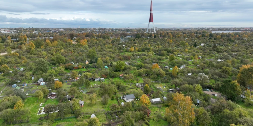 Lucavsala un televīzijas tornis.