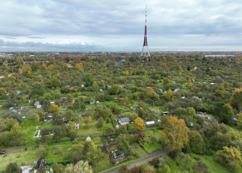 Lucavsala un televīzijas tornis.