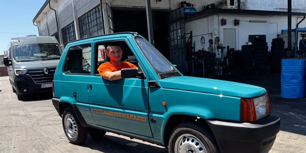 Lai gan auto ir tikai 50 cm plats, ar to var droši pārvietoties.