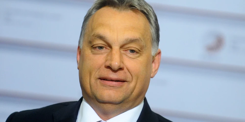 Šodien uz Siliņas “X” ierakstu, kas ilustrēts ar bildi, kurā Viktors Orbāns tura viņas roku, Ungārijas premjers atbildējas ar tikpat garu ierakstu.