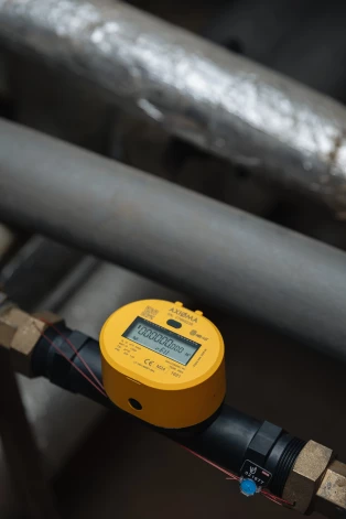 Tomēr svarīgi ir atcerēties, ka ūdens uzskaites sistēmu radītājām izmaksām ir jābūt samērojamām ar paša ūdenssaimniecības pakalpojuma izmaksām, jeb ūdens uzskaite nedrīkst būt dārgāka par pašu ūdeni.