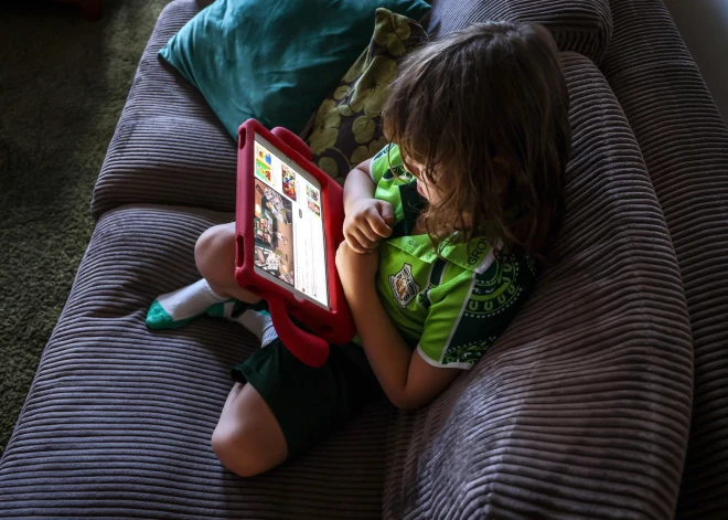 Austrija plāno aizliegt bērniem līdz 14 gadu vecumam izmantot sociālos tīklus