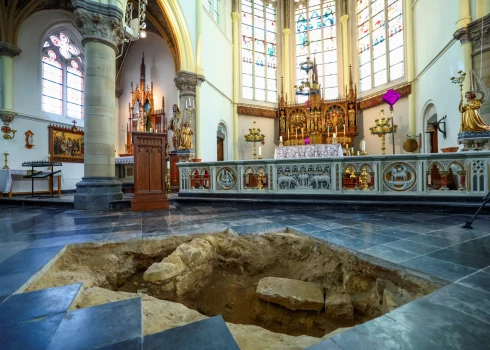 Vieta Māstrihtas baznīcā, kur atrasts iespējamais D'Artanjana skelets (foto: Scanpix / Reuters)