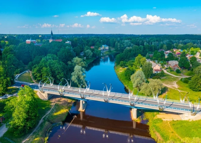 В Валмиерском крае подготовили большую пасхальную программу: жителей ждут игры, концерты и "заячьи" забеги