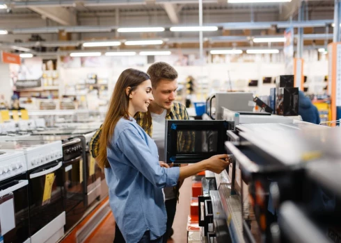 Par 6,2% augusi arī mājsaimniecības elektroierīču mazumtirdzniecība.