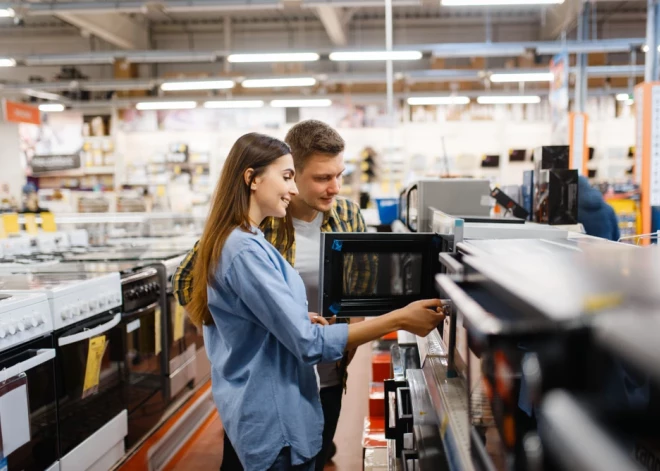 Finanšu ministrija: mazumtirdzniecība februārī pieaug par 4,3%, taču degvielas cenu kāpums rada riskus turpmākajai attīstībai