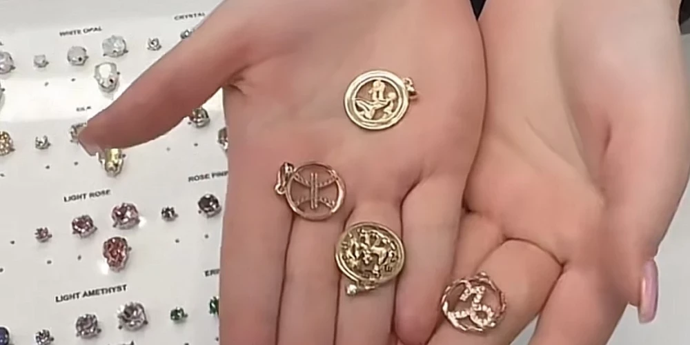 Sociālajos tīklos uzņēmums "Nela Gems" paziņoja, ka viņu stends veikalā "Rīga Plaza" ir apzagts.