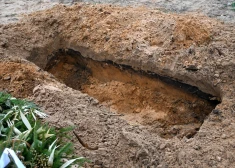 Жителям Даугавпилса объяснили, что и на кладбище можно получить штраф