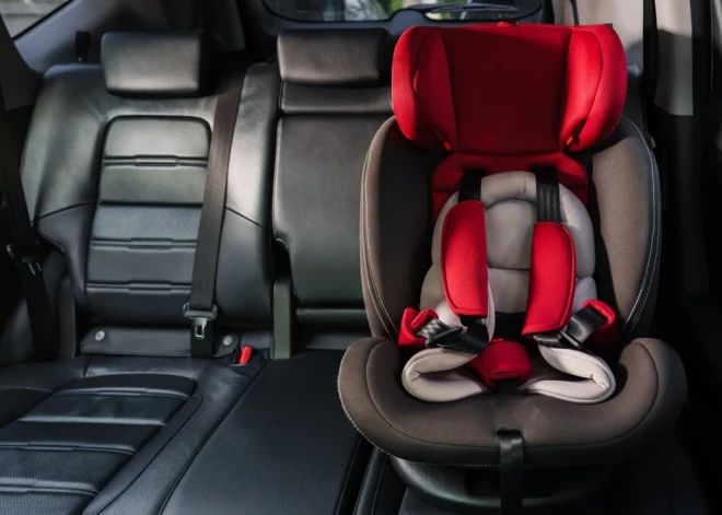 Pētījums atklāj satraucošu ainu: daudzi Eiropas tirgū iegādāti bērnu autosēdeklīši neiztur drošības testus
