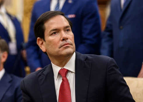 Rubio pārmet Zelenskim nekorektus izteikumus par spiedienu Donbasa jautājumā.