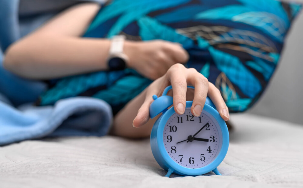 Šonakt notiks pāreja uz vasaras laiku, kas pasaulē svin 110 gadu jubileju