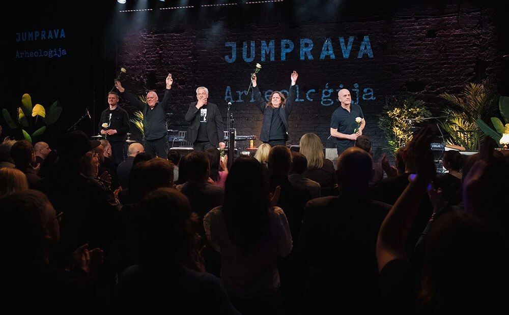 FOTO: leģendārā grupa "Jumprava" intīmā gaisotnē ļauj ieskatīties iekšējā vēsturē