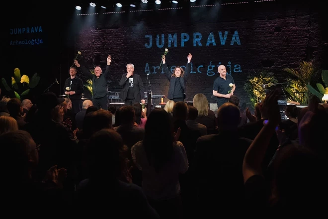 Mūziķi izklaidēja sanākušos ar stāstiem, kurus parasti nestāsta no skatuves.