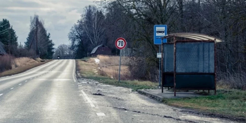 Pašvaldības neskaita pasažierus autobusu pieturās.