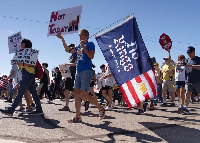ASV notiks plaši valsts mēroga "Nē karaļiem!" protesti, kas vērsti pret Trampu