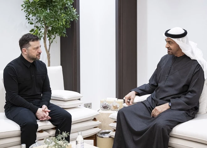 Zelenskis paziņo, ka Ukraina un AAE vienojušās par sadarbību drošības un aizsardzības jomā