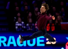 Pēc vairākiem kritieniem daiļslidotājam Denisam Vasiļjevam 21. pozīcija pasaules čempionātā