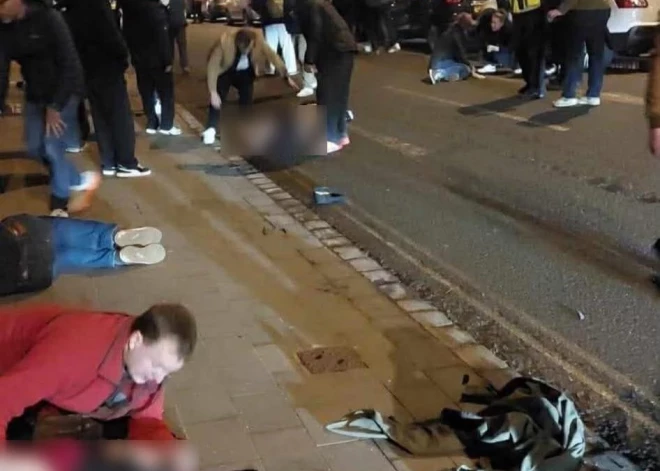 Lielbritānijā pūlī ietriecies auto. "Cilvēki raudāja, es nespēju noticēt, ka kaut kas tāds ir noticis!"