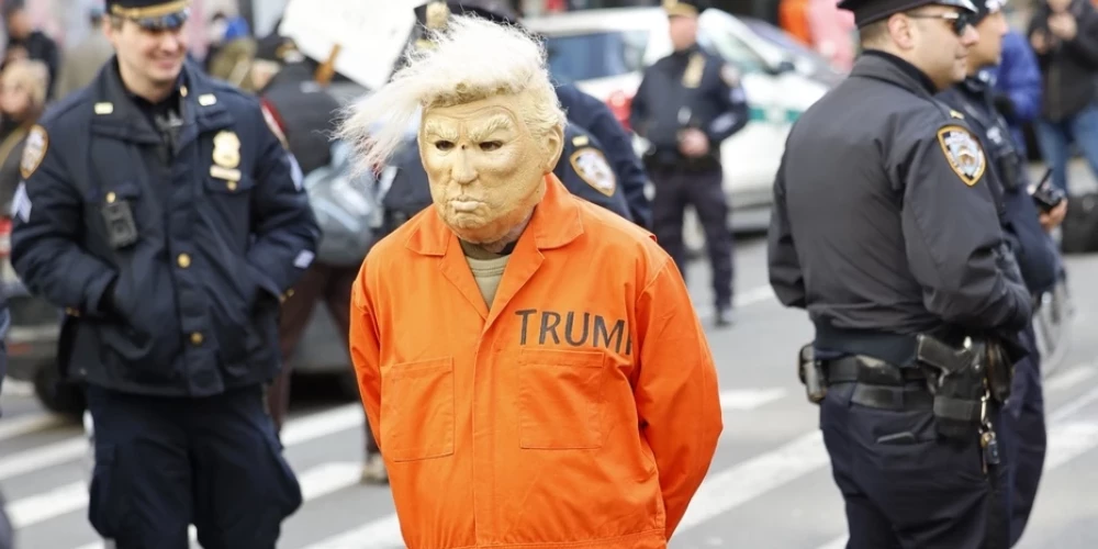 New York, NY  Thousands of demonstrators took to the streets of New York City on Saturday, March 28, 2026, participating in a large-scale “No Kings” protest.Crowds gathered across the city, marching in unison and voicing their messages as the demonstration drew significant attention throughout Manhattan and surrounding areas. The protest highlighted growing public engagement and collective action on key political and social issues.Pictured: ProtestersBACKGRID USA 28 MARCH 2026 BYLINE MUST READ: T.JACKSON / BACKGRIDUSA: +1 310 798 9111 / usasales@backgrid.comUK: +44 208 344 2007 / uksales@backgrid.com*UK Clients - Pictures Containing ChildrenPlease Pixelate Face Prior To Publication* Vida Press