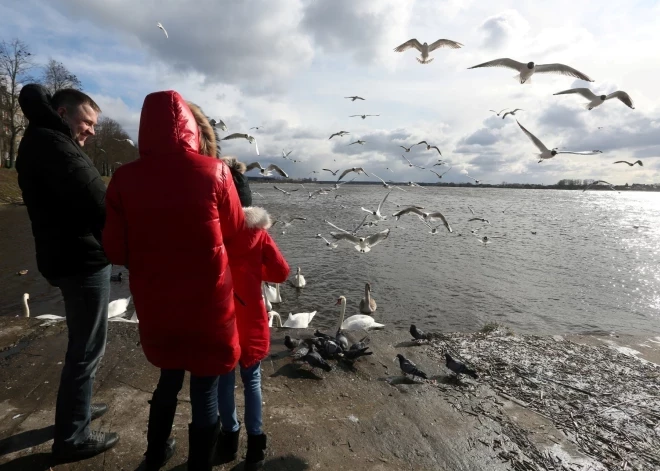 Pirmdien debesis klās mākoņi. Vietām gaidāms lietus