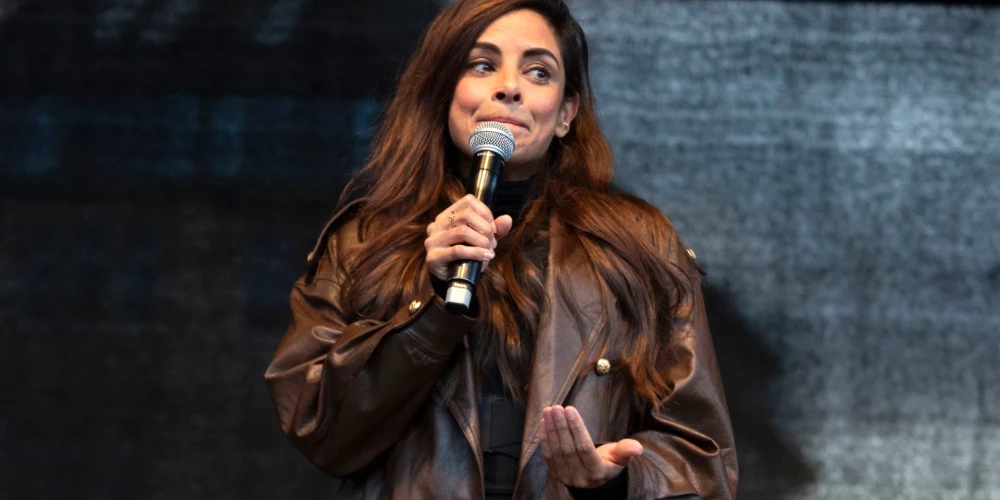 Vācijas televīzijas zvaigzne Koljēna Fernandesa apsūdzējusi savu bijušo vīru seksuāla rakstura "deepfake" materiālu izplatīšanā.