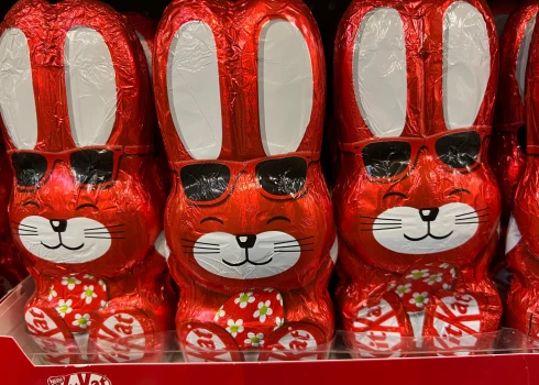 Eiropā nozagtas 12 tonnas "KitKat" šokolādes batoniņu, apēnojot Lieldienu priekus