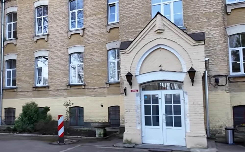 Pēc jaunas sievietes baisās nāves sociālās aprūpes centrā sāk kriminālprocesu