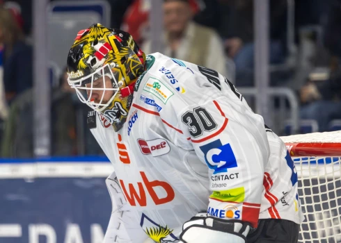 Kristers Gudļevskis 10 minūtēs ielaida četrus vārtus, viņa komanda sērijā zaudē 0-3.